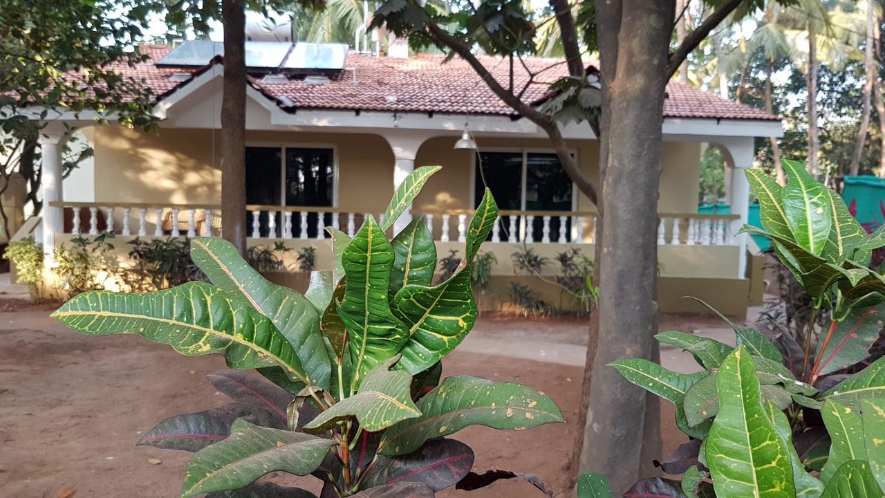 Hill Top Goa Lodge Vagator Exterior photo